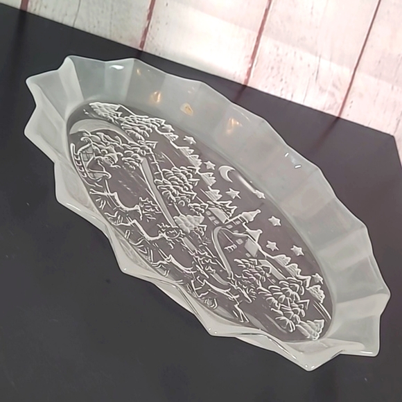 Christmas Scene Santa Claus Reindeer Nighttime Etched Frosted Glass Pie  Platter - Picture 14 of 14